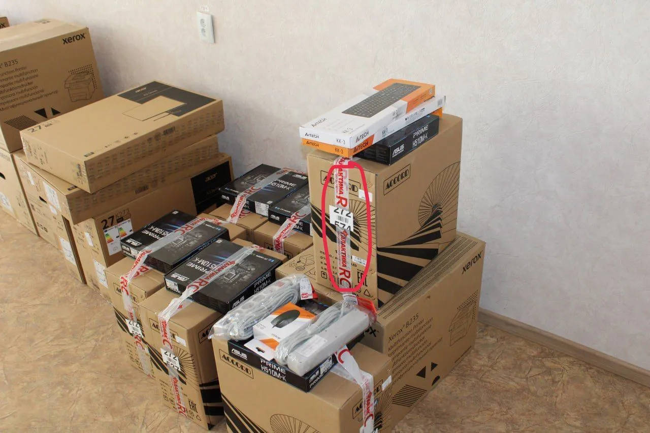 Красный Крест передал врагу компьютерную технику