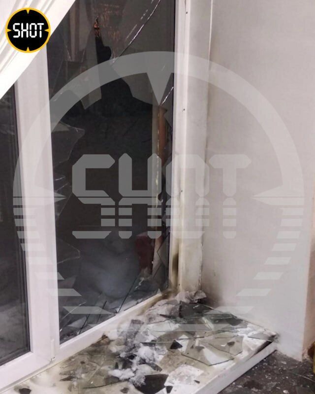 Розбите вікно