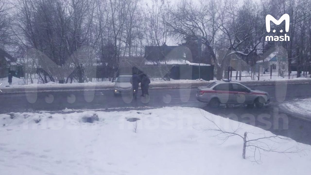 У Росії чоловік втік із військової частини та погрожував підірвати гранатою військкомат. Фото dqxikeidqxidqrant