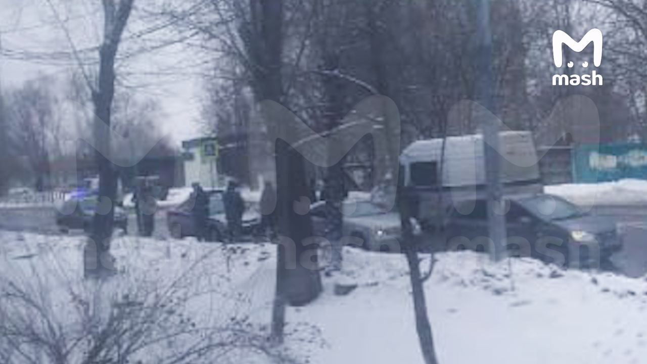 У Росії чоловік втік із військової частини та погрожував підірвати гранатою військкомат. Фото