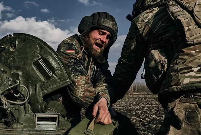 Обстріл, вибухи та крик: ’’Медика!’’: фотографи Ліберови розповіли подробиці загибелі ’’Да Вінчі’’. Фото