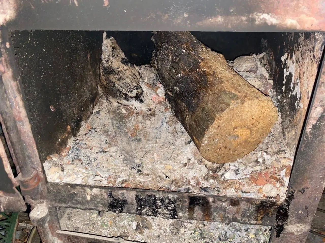 На Київщині чоловік через ревнощі до дружини намагався зарізати знайомого. Фото dqxikeidqxidqeant