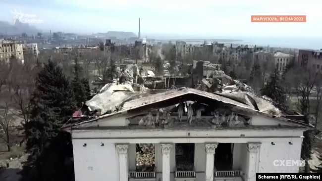 Разрушенный драмтеатр в Мариуполе