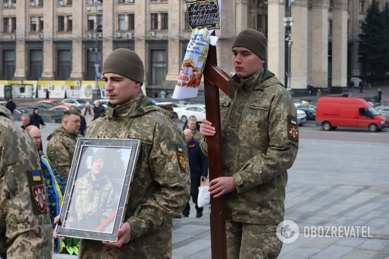 Загинули у боях за Бахмут: у Києві прощаються з батьком та сином Хомюками, які віддали життя за Україну. Фото і відео