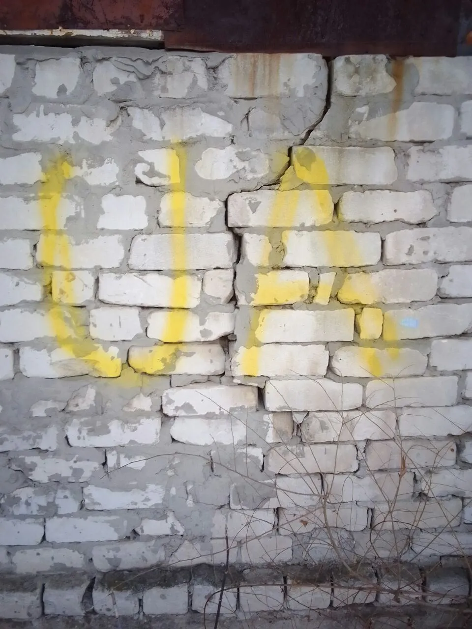 ВСУ близко: украинцы оставили ’’приветы’’ оккупантам в Луганске. Фото