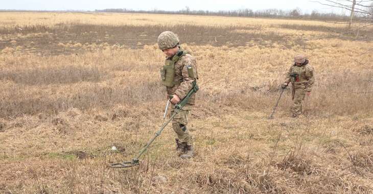 Укракраїнські сапери працюють на полях Херсонщини dqxikeidqxidqeant