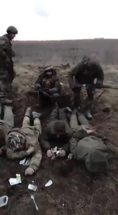 Пополнили обменный фонд: в сети показали группу пленных из РФ. Видео dqxikeidqxidqrant