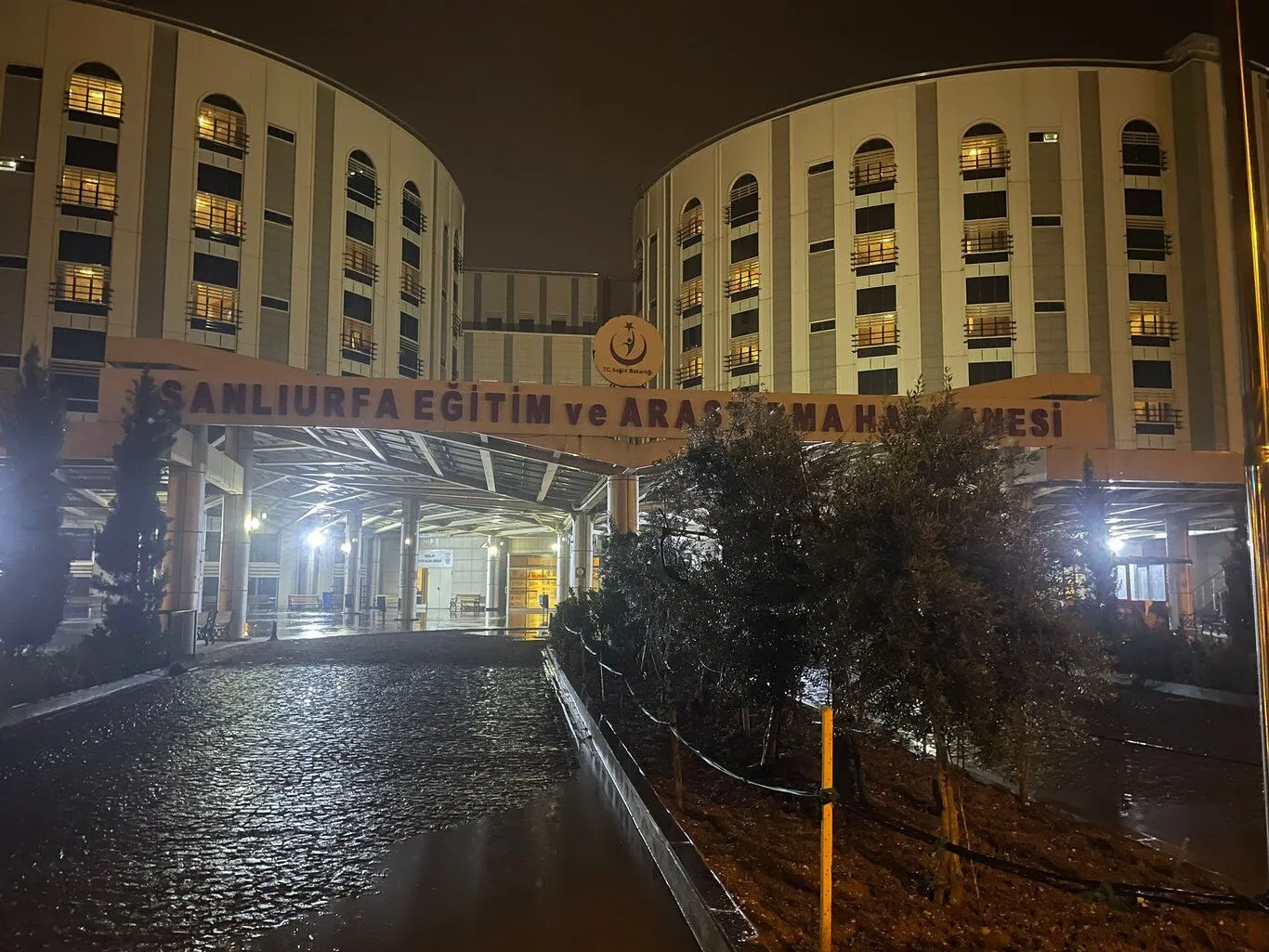 Туреччина після сильних землетрусів постраждала від повені: вулиці перетворилися на річки, є загиблі. Відео