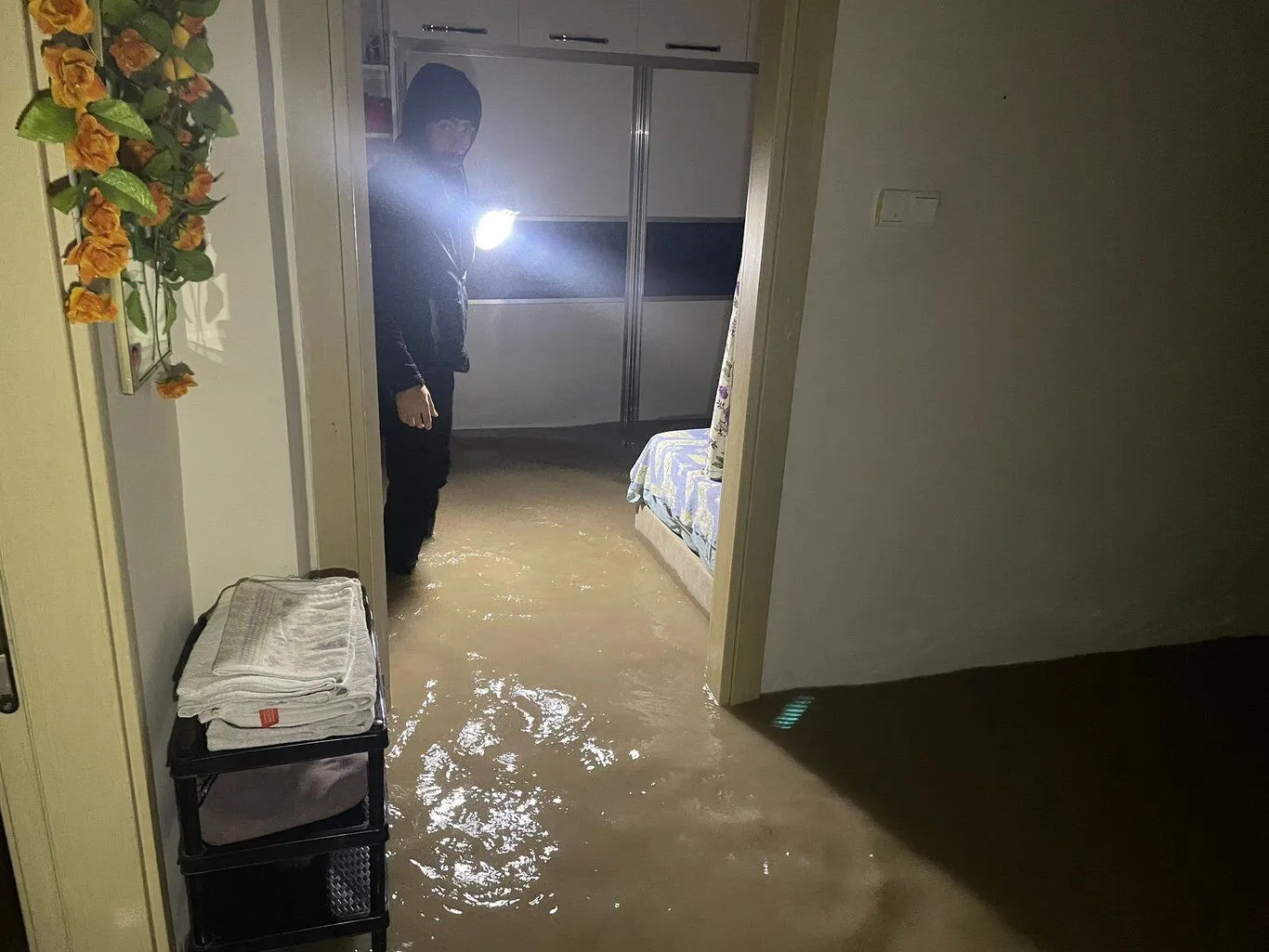 Туреччина після сильних землетрусів постраждала від повені: вулиці перетворилися на річки, є загиблі. Відео