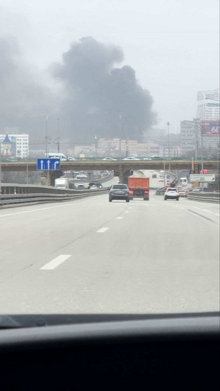 Будівля Прикордонної служби ФСБ горить у російському Ростові-на-Дону 02 dqxikeidqxidqrant