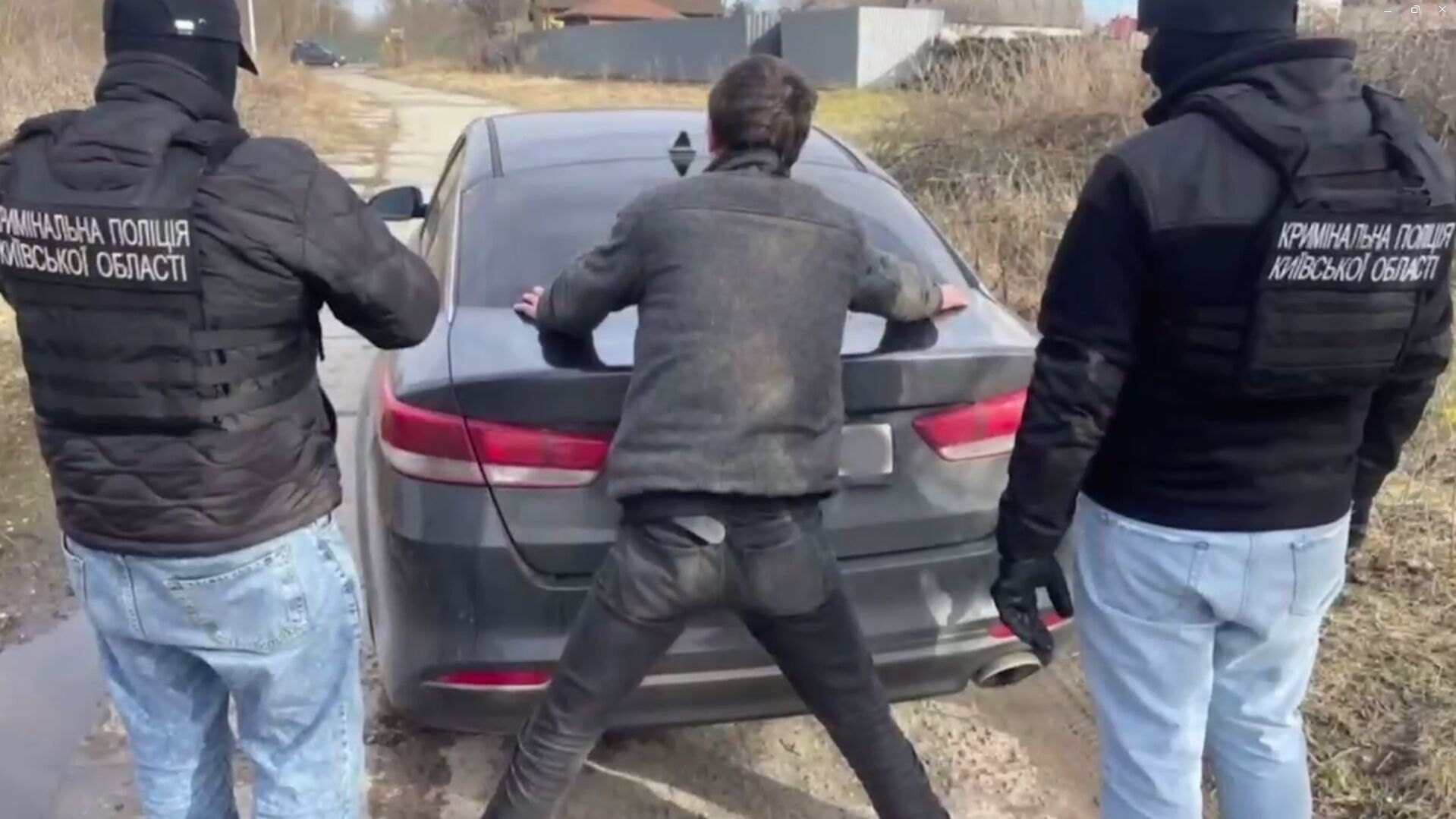 На Київщині затримали чоловіка, який торгував бойовими гранатами. Фото і відео dqxikeidqxidqeant