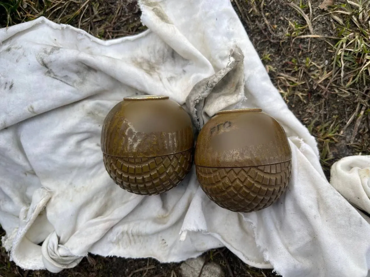 На Київщині затримали чоловіка, який торгував бойовими гранатами. Фото і відео