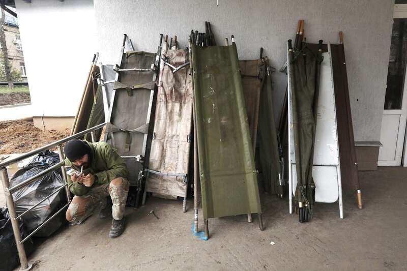 носилки у прифронтового военного госпиталя