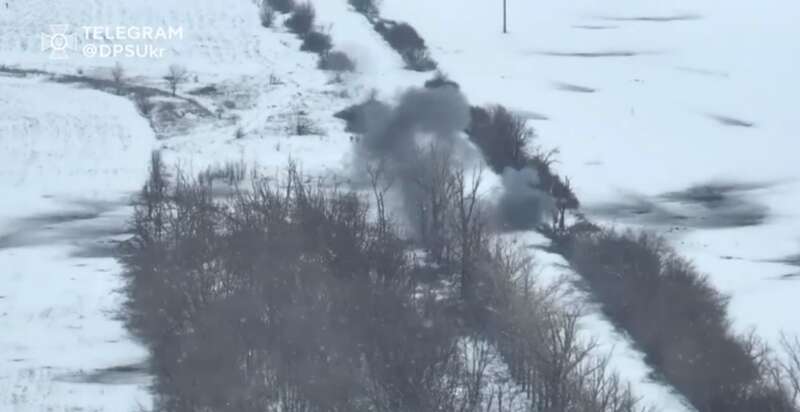 Українські прикордонники показали відео ’’демілітаризації’’ групи окупантів на Луганщині: вцілілі накивали п’ятами