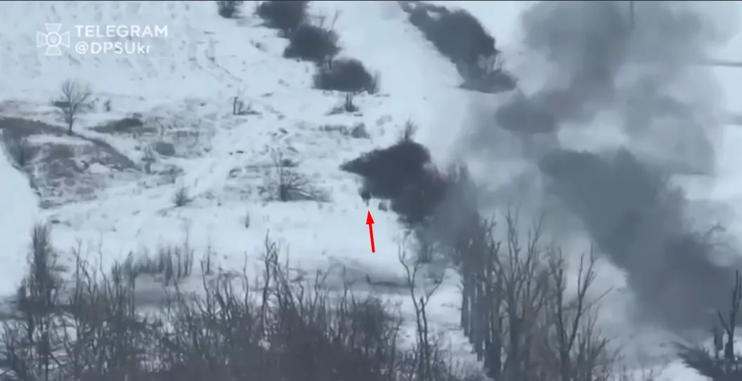 Українські прикордонники показали відео ’’демілітаризації’’ групи окупантів на Луганщині: вцілілі накивали п’ятами