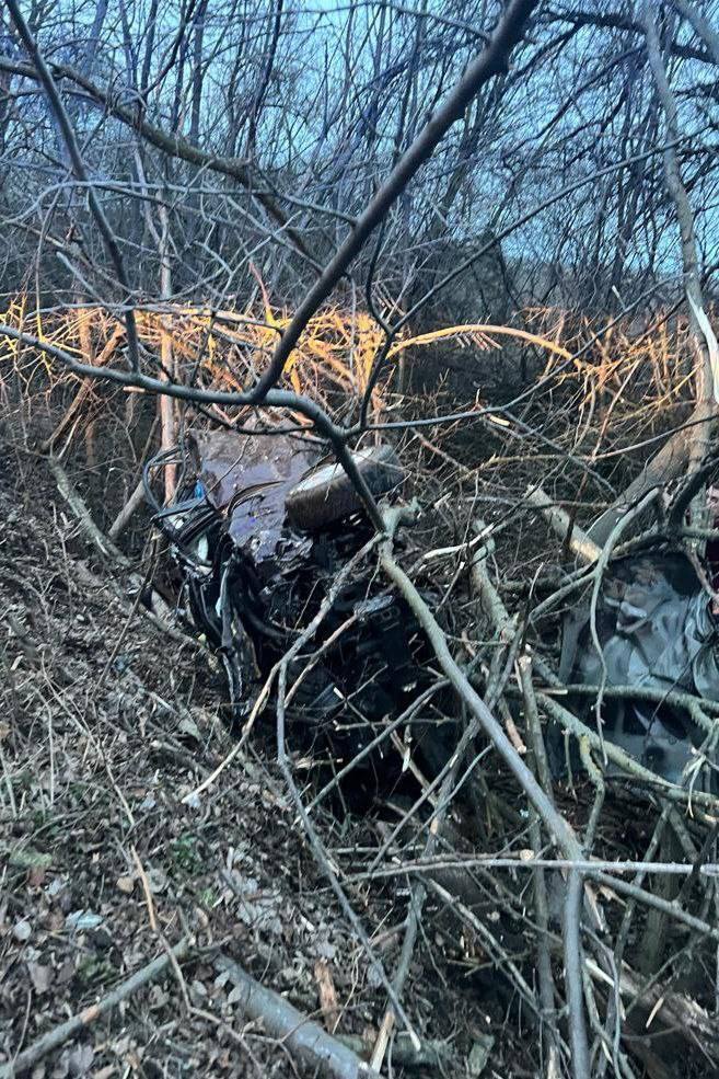 На Київщині легковик вилетів у кювет і перекинувся: є загиблі, серед постраждалих дитина. Фото