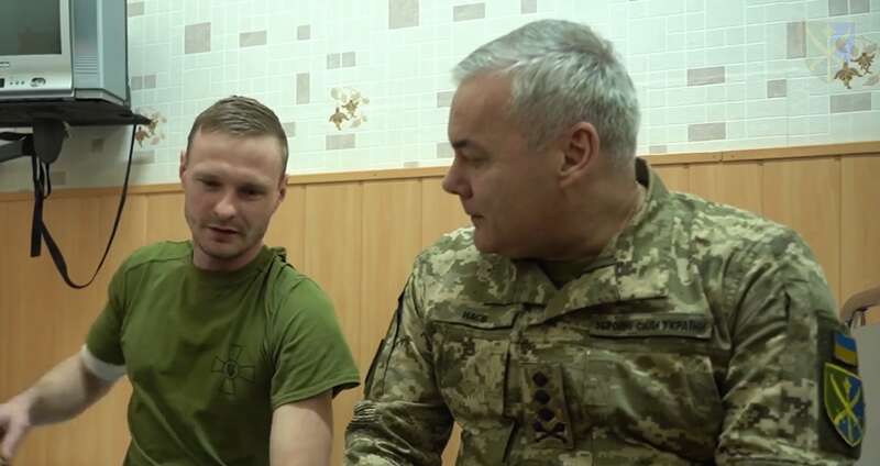 Наєв вручив у шпиталі нагороди воїнам ЗСУ, які отримали поранення у боях за Україну. Відео dqxikeidqxidqeant