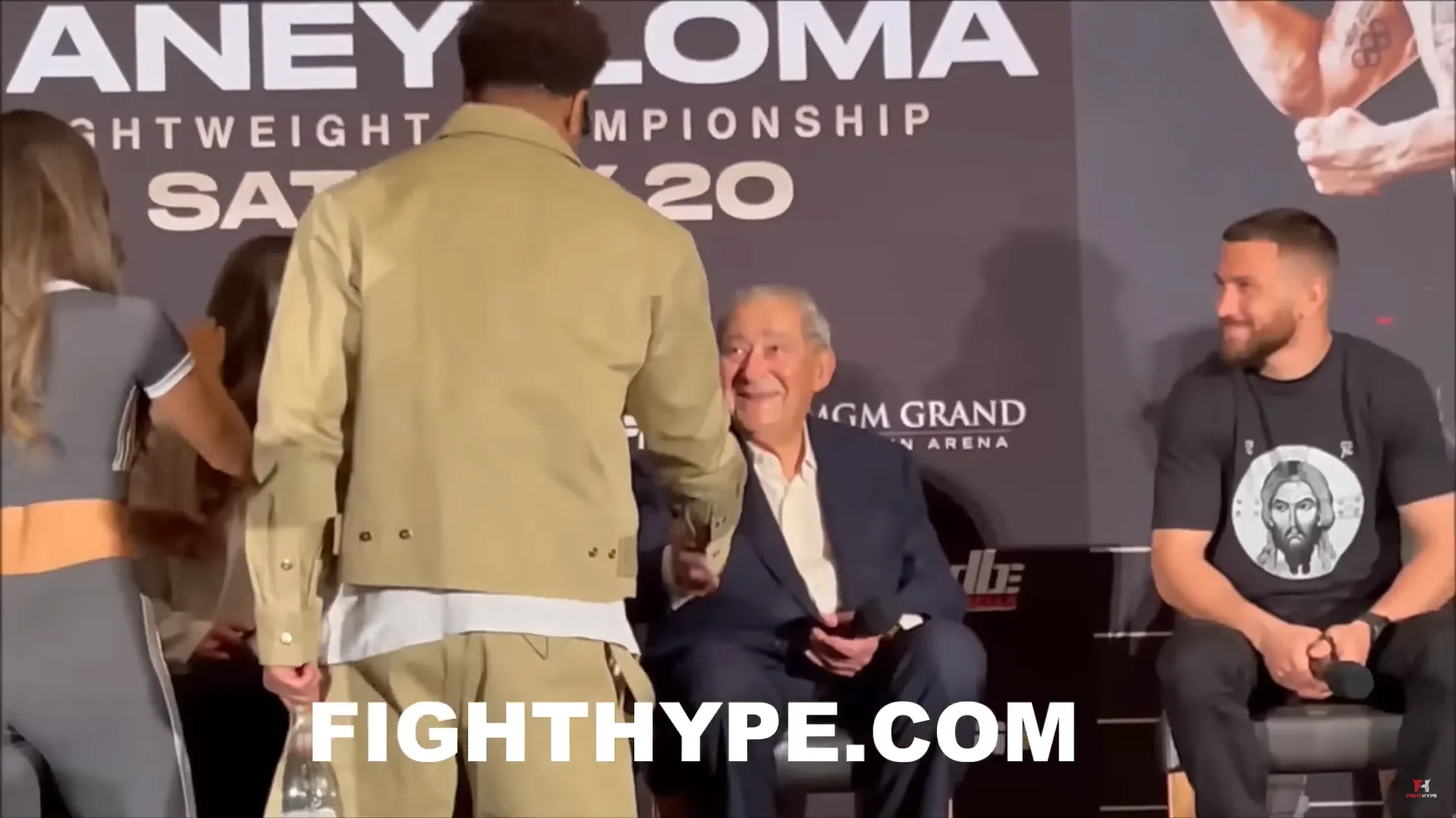 Абсолютний чемпіон світу принизливо поставився до Ломаченка. Відеофакт