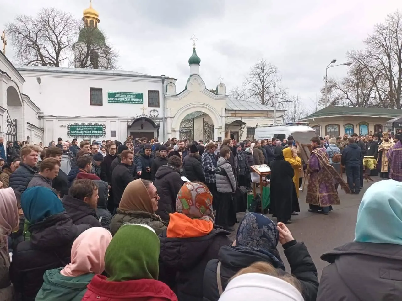 ’’Паша в Рашу’’: возле Киево-Печерской лавры проходит митинг против УПЦ МП. Фото и видео