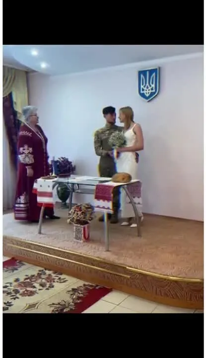 Герой мемів ’’Чоткий паца’’, який захищає Україну, одружився. Кадри з весілля dqxikeidqxidqrant