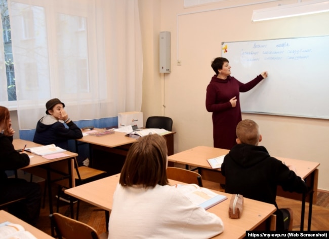 Дети, вывезенные Россией из Херсонской и Запорожской областей в санаторий "Здравница" в Евпатории во время полномасштабного вторжения российских войск в Украину