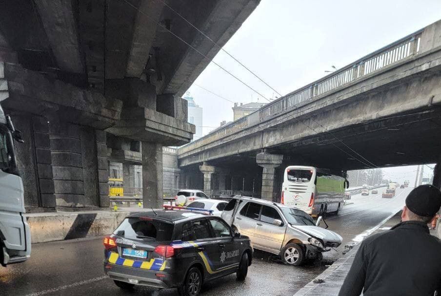      Mercedes Ⓙ   :  .    dqxikeidqxiqzant