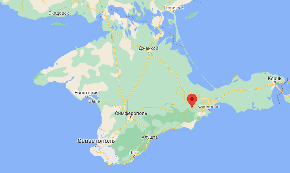 На востоке Крыма вблизи скопления российской техники раздались взрывы (фото)