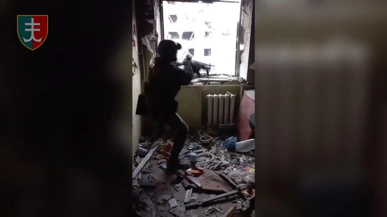 Куля пролетіла прямо над головою: відео дивного порятунку воїна ЗСУ вразило мережу dqxikeidqxidqrant