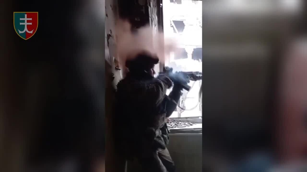 Куля пролетіла прямо над головою: відео дивного порятунку воїна ЗСУ вразило мережу