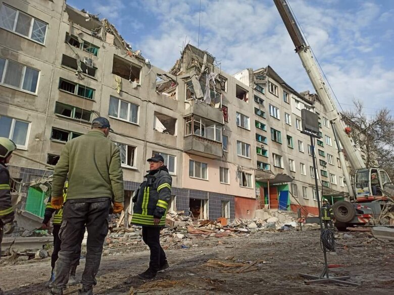 Спасательная операция в Славянске продолжается. Под завалами могут находиться 4 человека, - ГСЧС 06