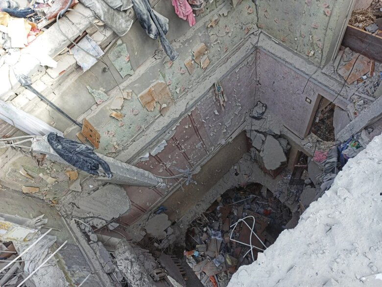 Из-под завалов в Славянске изъято тело погибшего мужчины, - ГСЧС 04