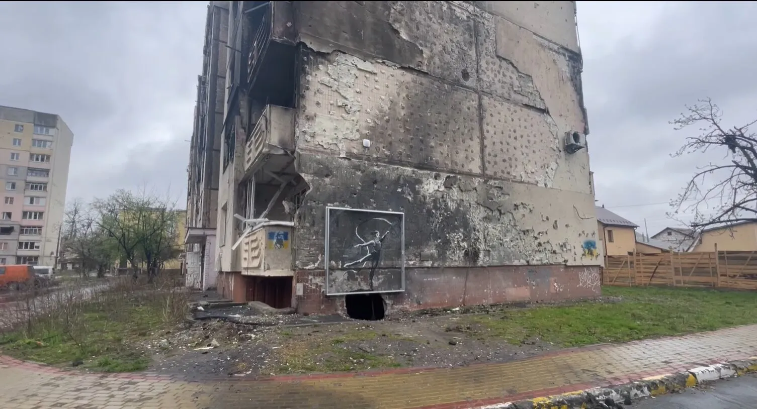 На Київщині знесуть будинок із малюнком Бенксі: що буде з роботою художника. Відео dqxikeidqxidqeant