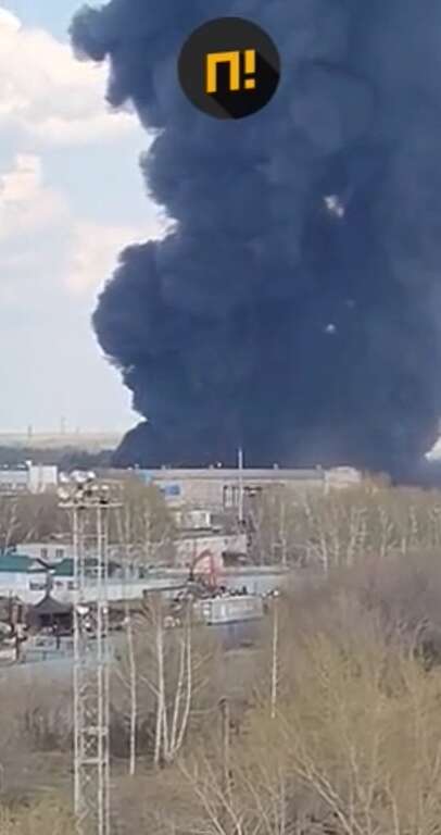 В Дзержинске вспыхнул мощный пожар на заводе, поднялся столб черного дыма. Видео dqxikeidqxidqeant