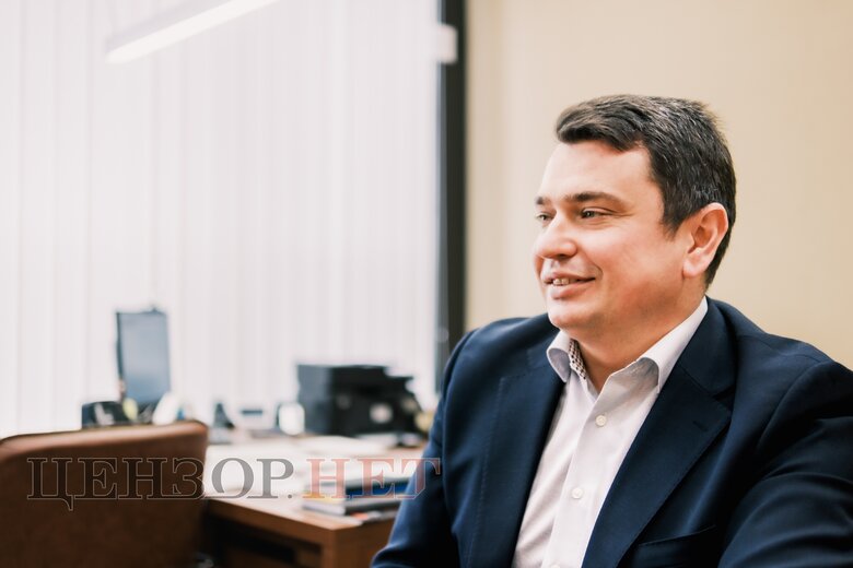  :  ,     ,     ,        .     03