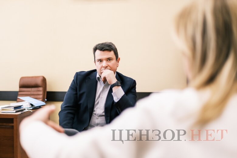  :  ,     ,     ,        .     08