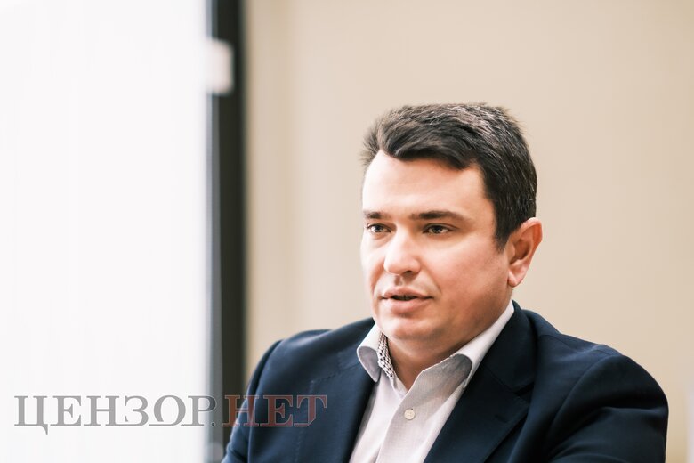  :  ,     ,     ,        .     10