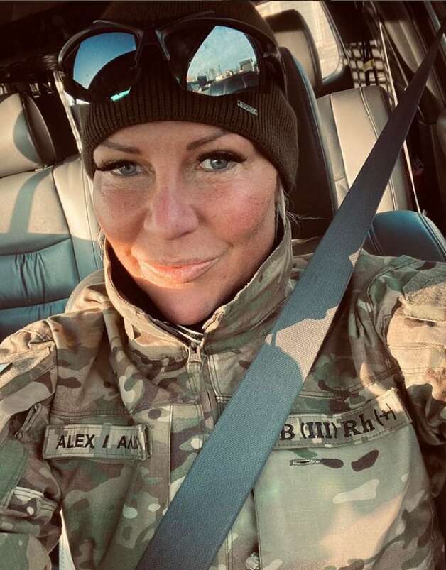 Эксдепутат парламента Швеции подписала контракт с ВСУ. Фото защитницы