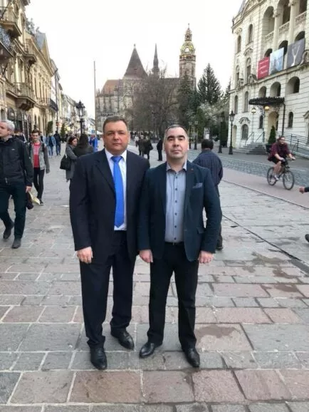 ХТО ЗАПРАВЛЯЄ У КОНСТИТУЦІЙНОМУ СУДІ: КОНСТИТУЦІОНАЛІСТИ ЧИ АФЕРИСТИ? 2 sl dqxikeidqxihuant