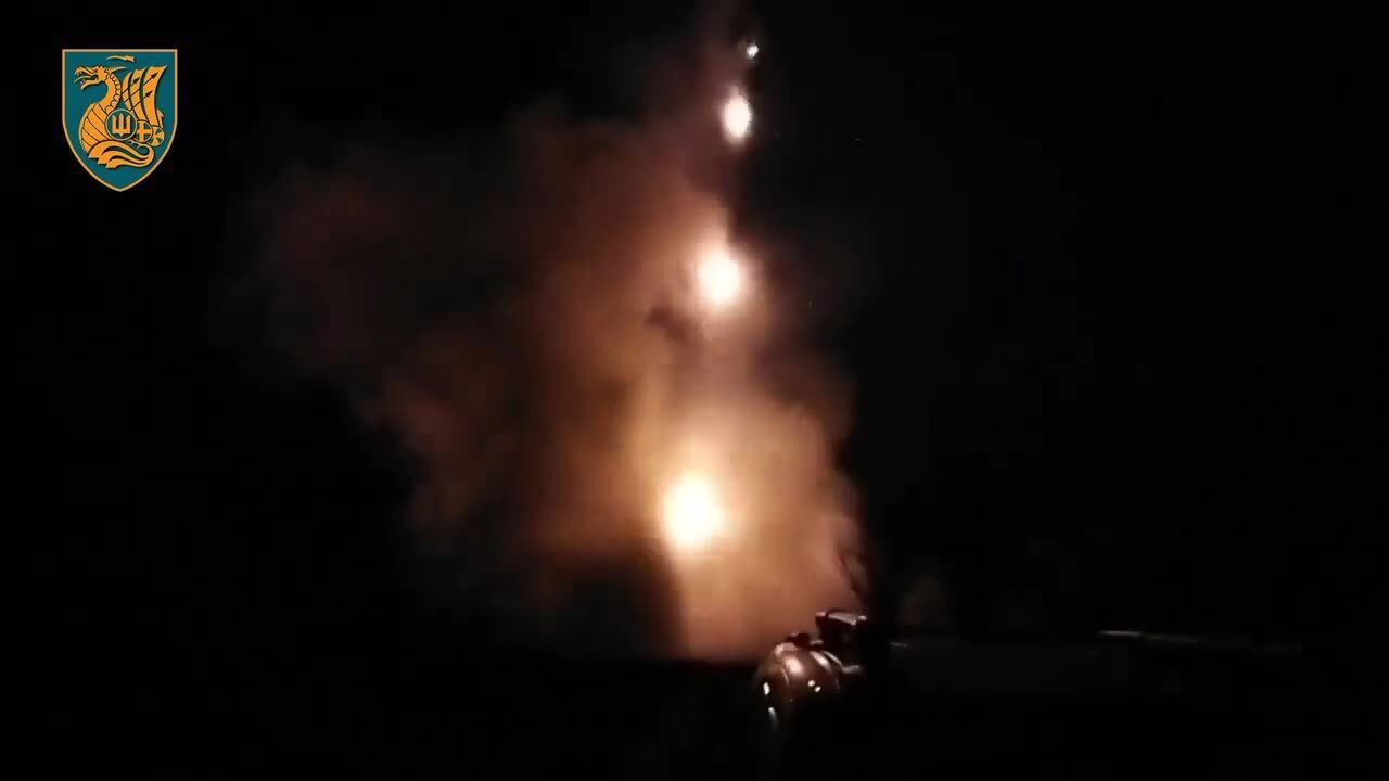 Українські морпіхи показали, як "відправляють чортів назад у пекло": потужні кадри