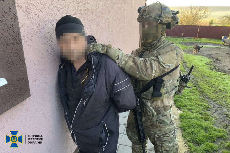 Вивозив зерно до РФ. СБУ затримала ще одного колаборанта з Куп’янська dqxikeidqxidqeant