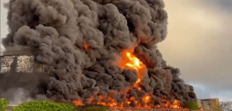 нефтебаза Севастополь, взрывы в Севастополе, взрывы в Севастополе сегодня, пожар в Севастополе, пожар Севастополь, горит нефтебаза Севастополь dqxikeidqxidqrant