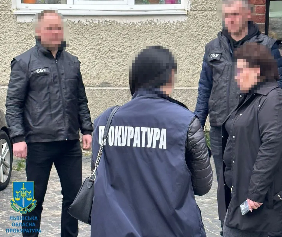 Інспекторка вимагала та отримала 900 доларів від представника одного з підприємств