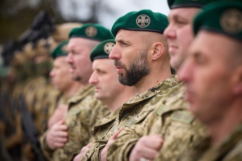 Зеленський вручив державні нагороди прикордонникам 06