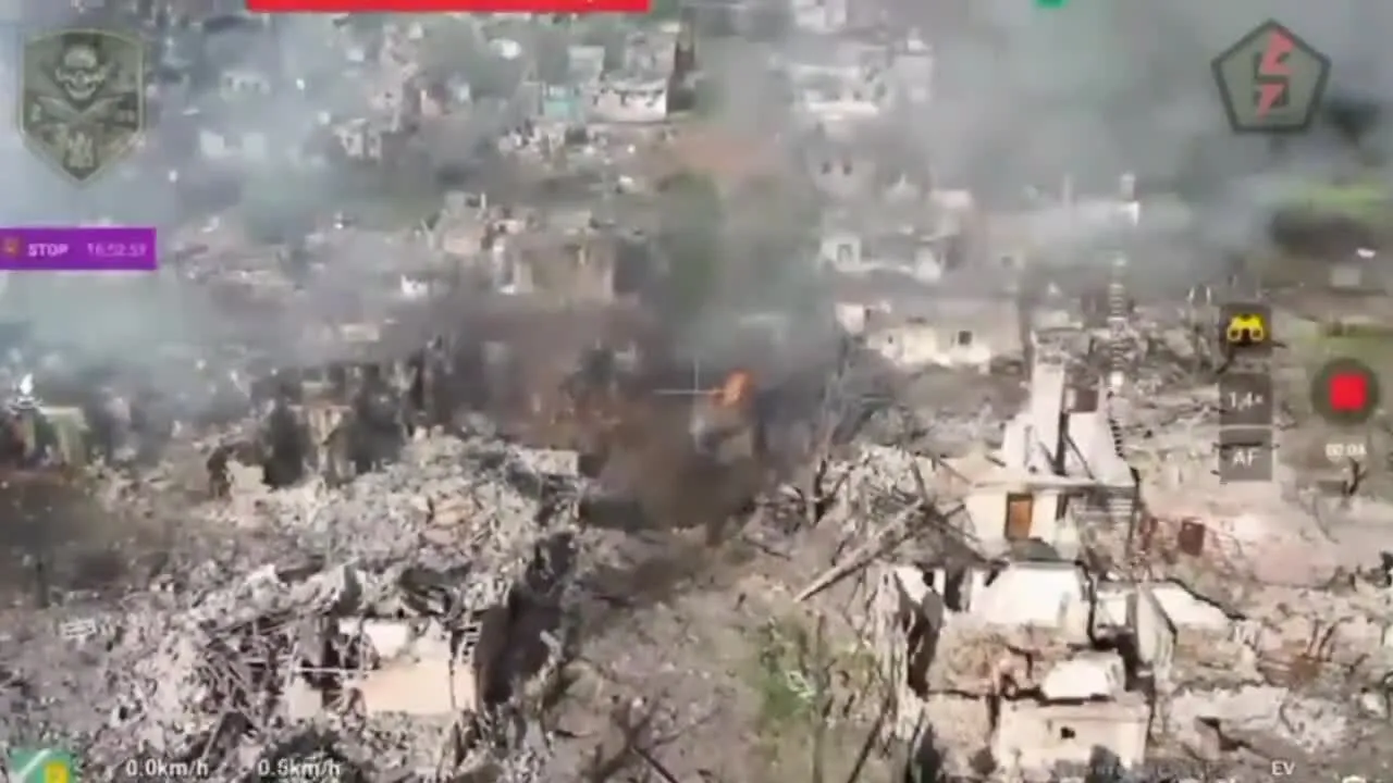 Захисники України легко спалили найновіший російський танк "Прорив". Відео