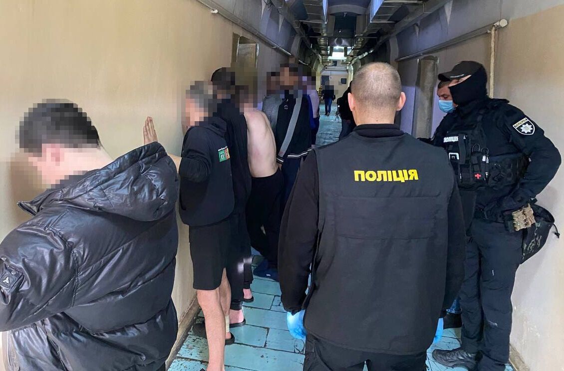 В’язні Київського СІЗО "продавали" українцям неіснуючі генератори: представлялись військовими ЗСУ. Фото