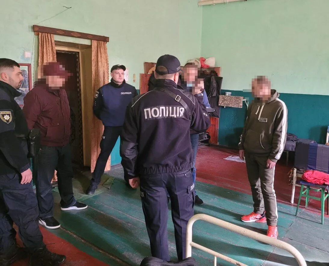 В’язні Київського СІЗО "продавали" українцям неіснуючі генератори: представлялись військовими ЗСУ. Фото dqxikeidqxidqeant