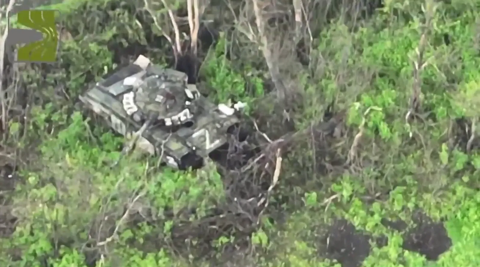 Точно в ціль! У мережі показали знищений російський танк Т-72Б. Відео dqxikeidqxidqeant