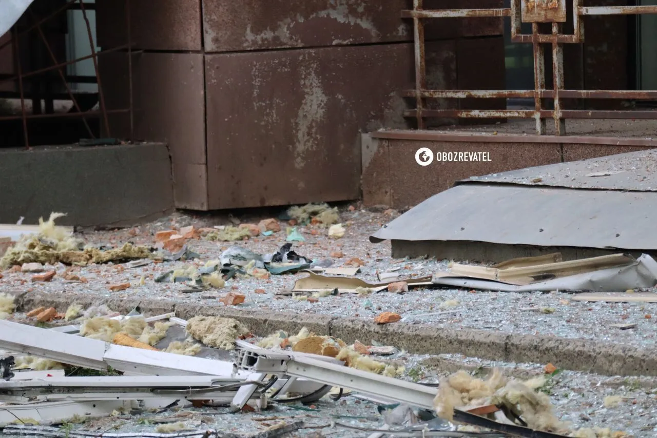 Последствия массированной атаки дронов на Киев: повреждены дома, машины и объекты инфраструктуры. Фото и видео