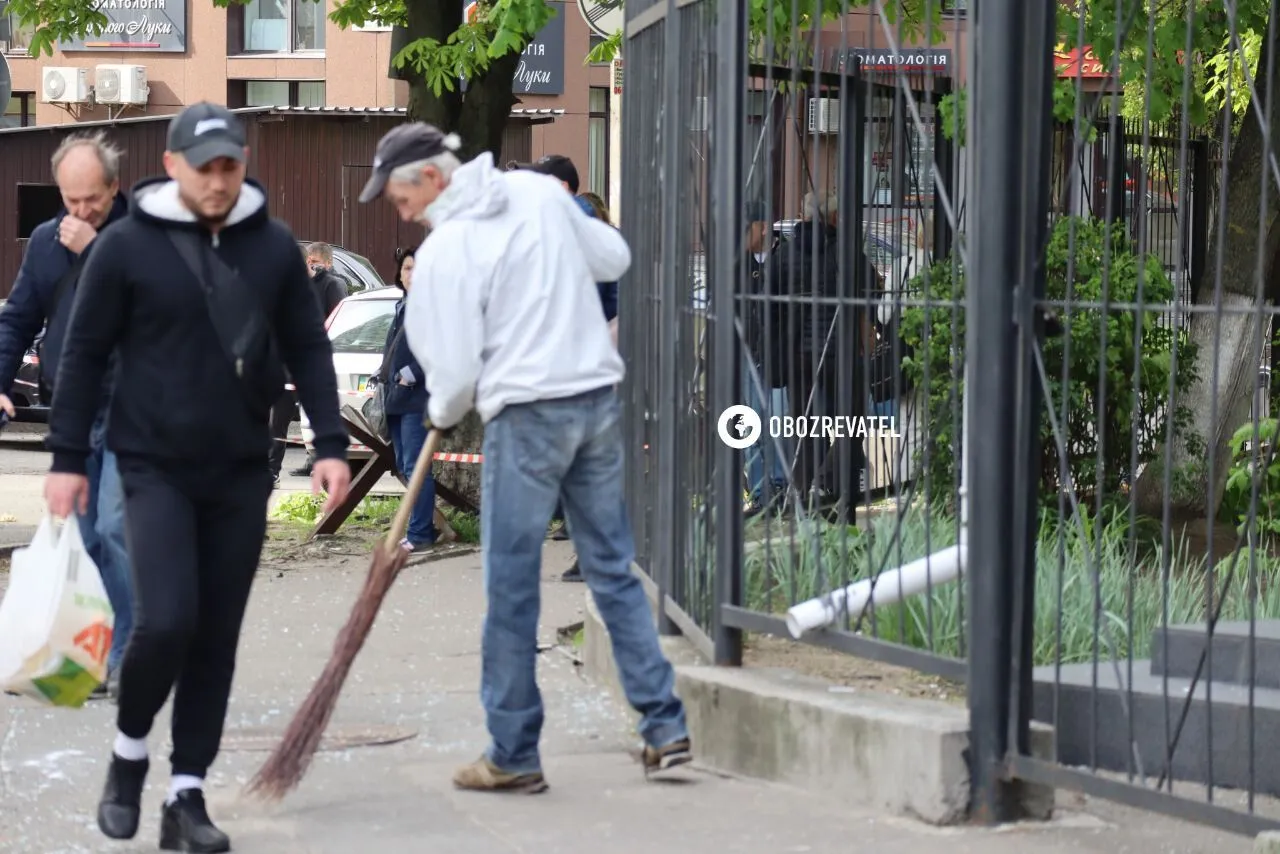 Последствия массированной атаки дронов на Киев: повреждены дома, машины и объекты инфраструктуры. Фото и видео