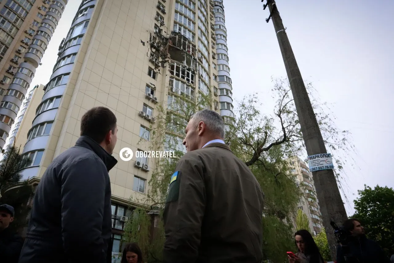 Последствия массированной атаки дронов на Киев: повреждены дома, машины и объекты инфраструктуры. Фото и видео